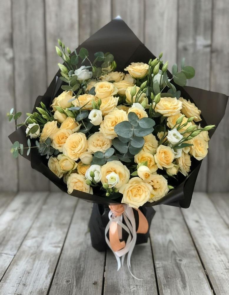 Букет цветов из: Розы и Лизиантусы в Ромоданово