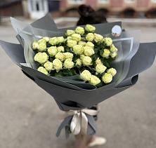 Букет Белые кустовые розы Солинеро в Ромоданово