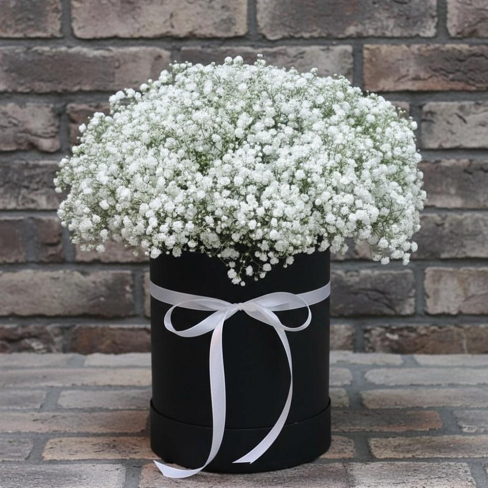 Цветочная композиция из Гипсофила в шляпной коробке в Ромоданово