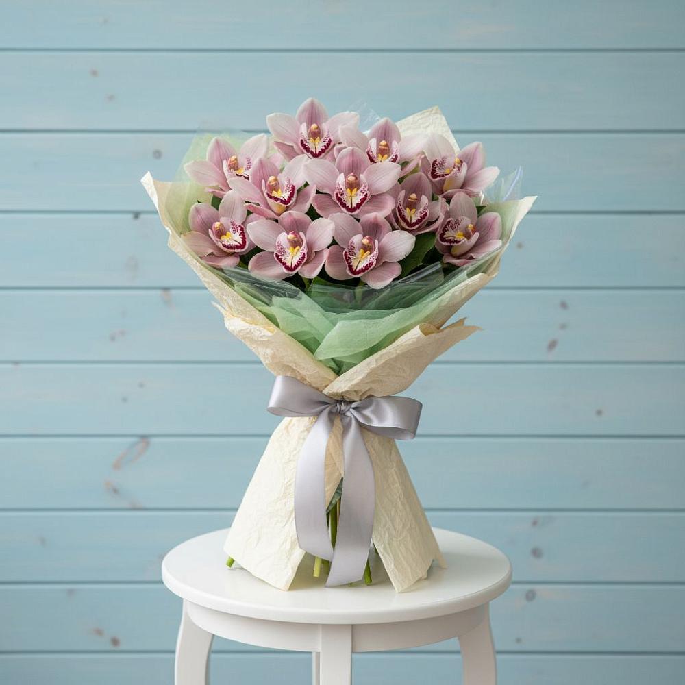 Букет цветов из: Орхидеи и Розы в Ромоданово