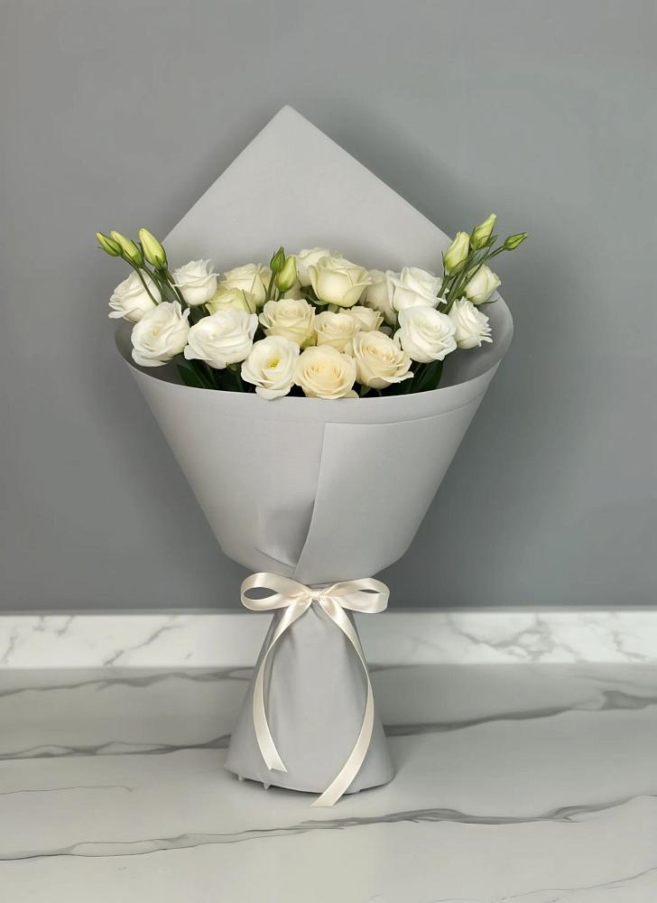 Букет цветов из: Розы и Лизиантусы в Ромоданово