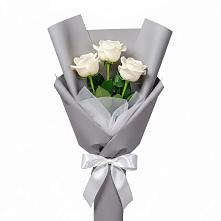 Букет 3 белые розы в Ромоданово