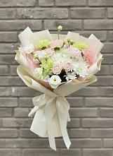 Букет цветов из:  Гвоздики, Розы, Лизиантусы и Хризантемы в Ромоданово