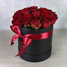 Цветочная композиция из Розы в шляпной коробке в Ромоданово