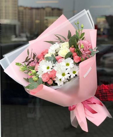 Букет цветов из: Розы, Лизиантусы и Хризантемы в Ромоданово