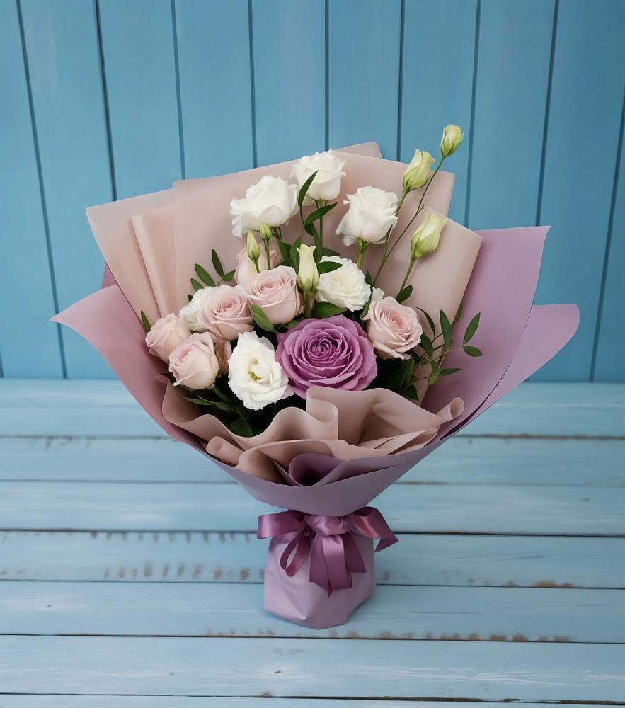 Букет цветов из: Розы и Лизиантусы в Ромоданово